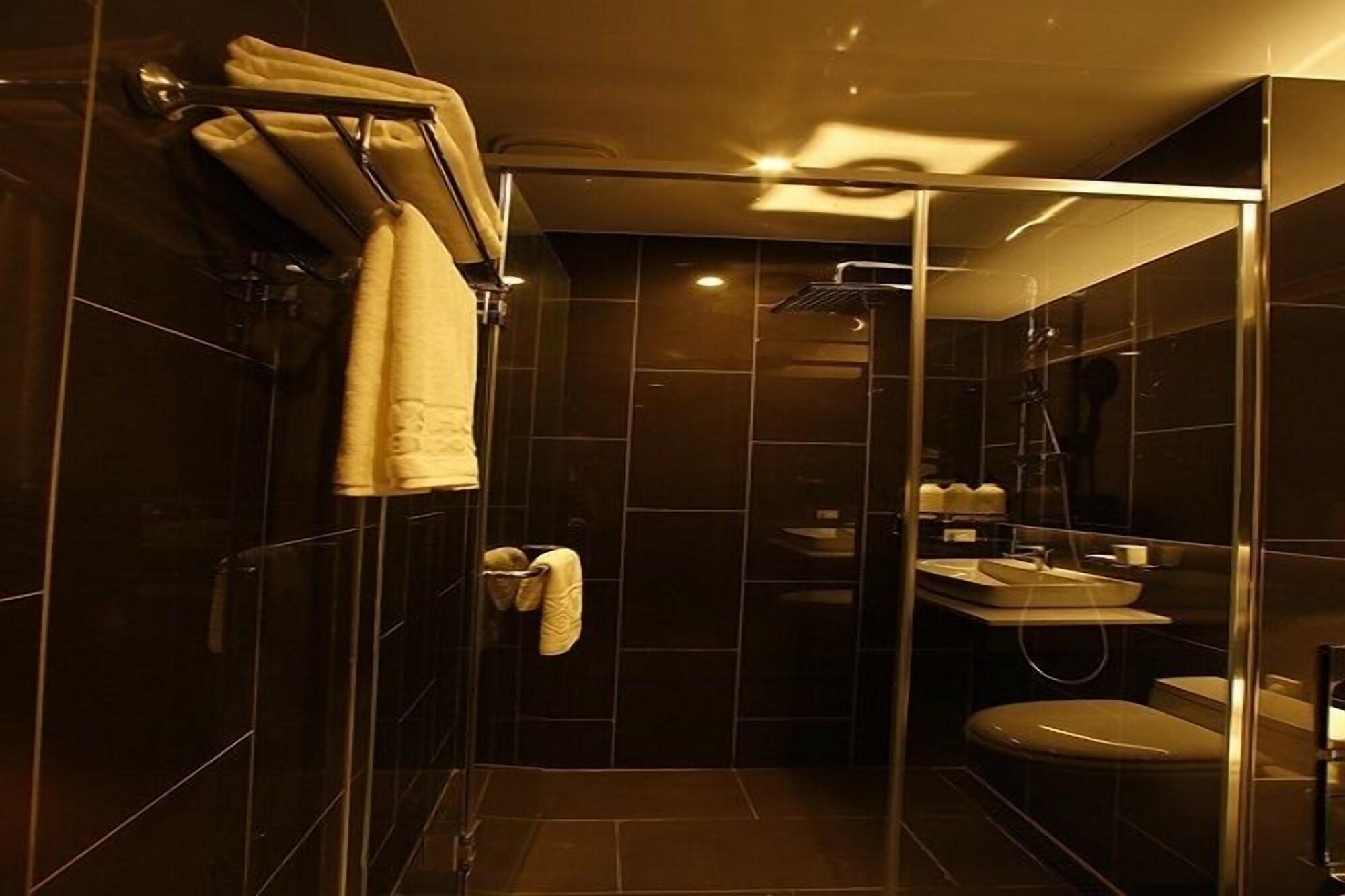 Golden Daisy Hotel مدينة سيوجويبو المظهر الخارجي الصورة