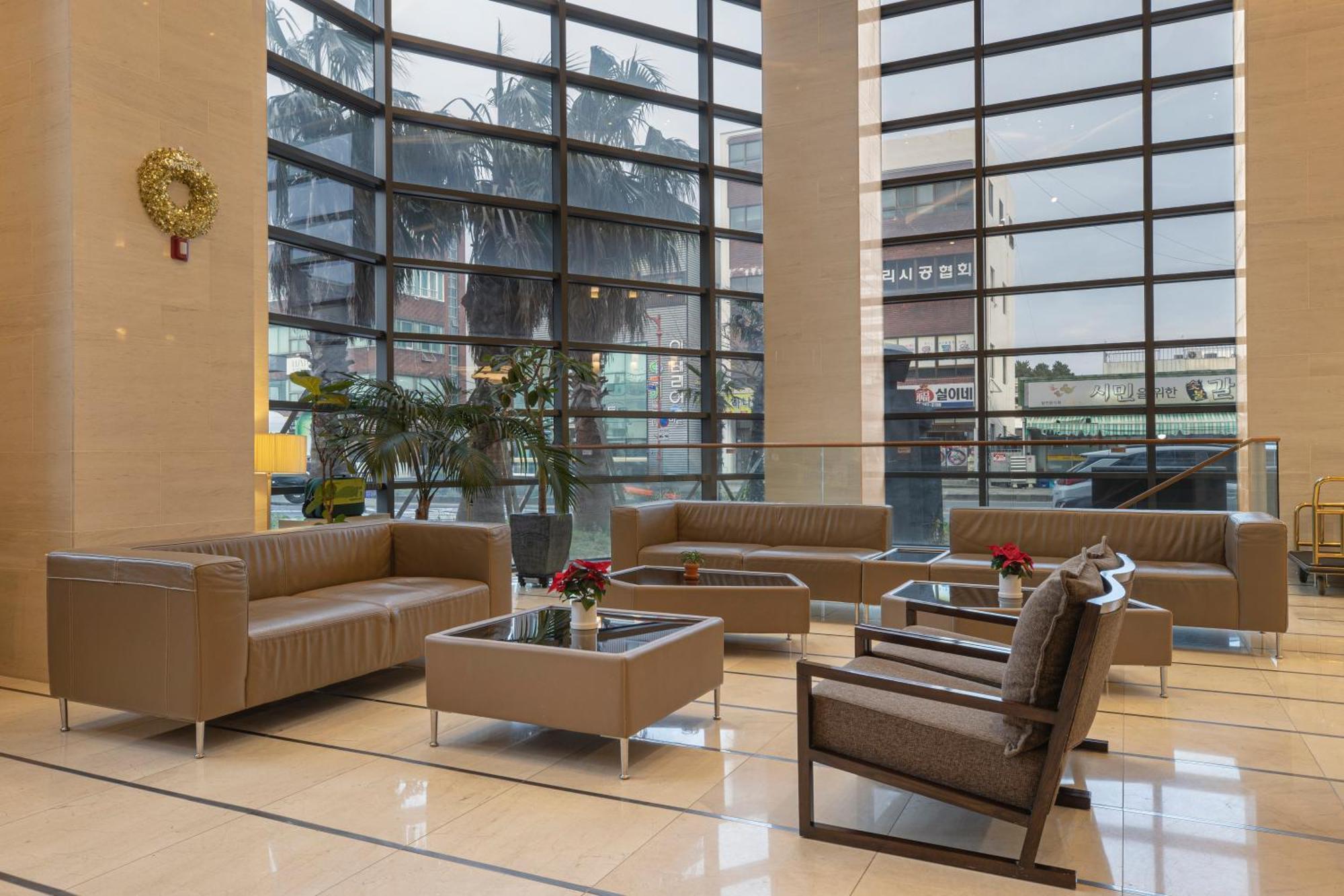Golden Daisy Hotel مدينة سيوجويبو المظهر الخارجي الصورة