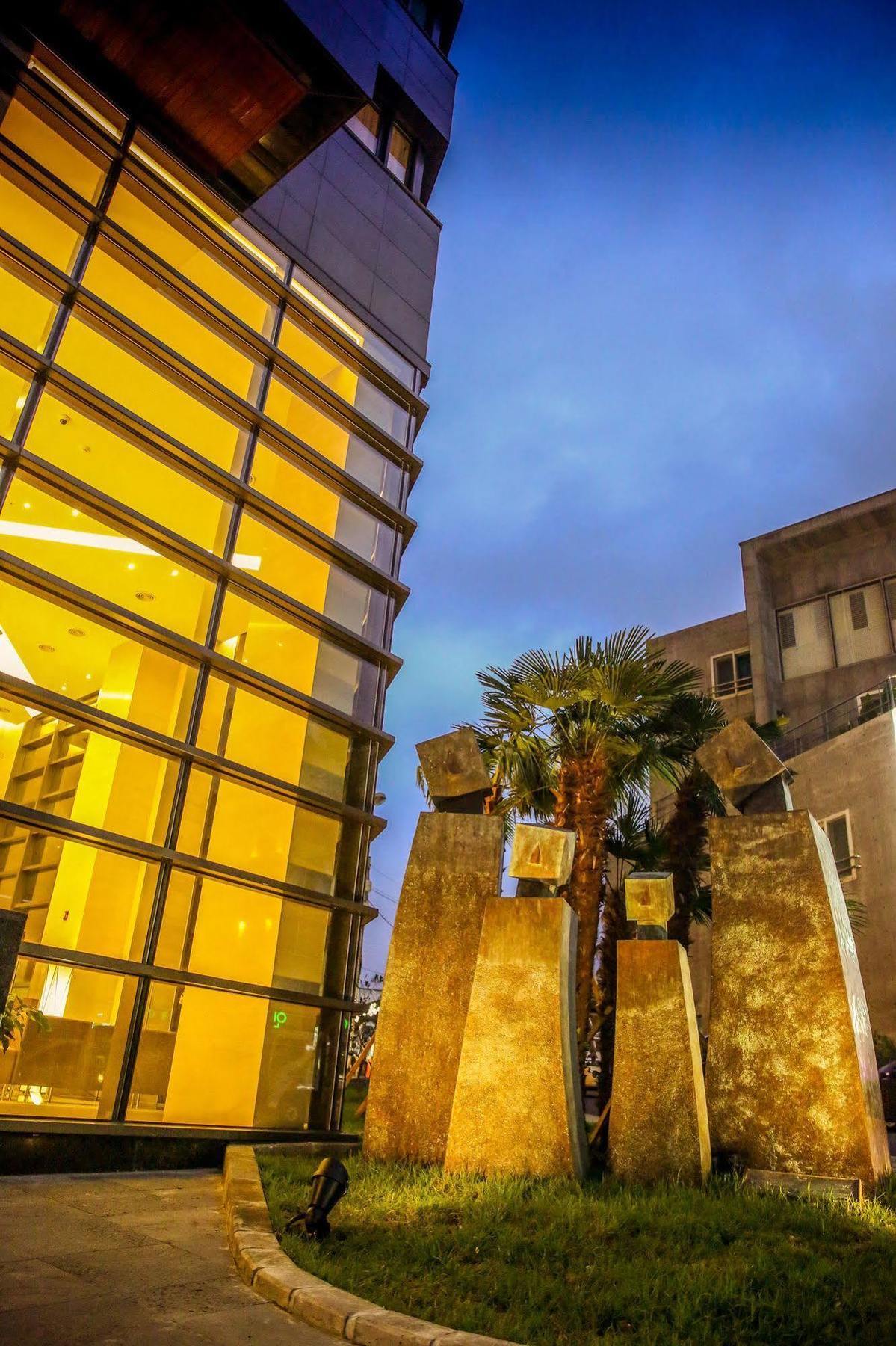 Golden Daisy Hotel مدينة سيوجويبو المظهر الخارجي الصورة